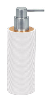 Auf dem Bild steht ein Seifenspender KYOTO Weiß mit silbernem Pumpkopf auf hellem Hintergrund.