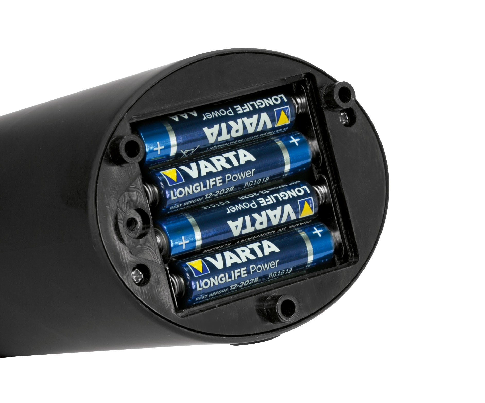 Geöffneter Batteriefachboden mit vier eingelegten AA-Batterien im Gerät