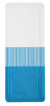 Weiß-blaue Antirutschmatte mit Streifenmuster auf weißem Hintergrund.
