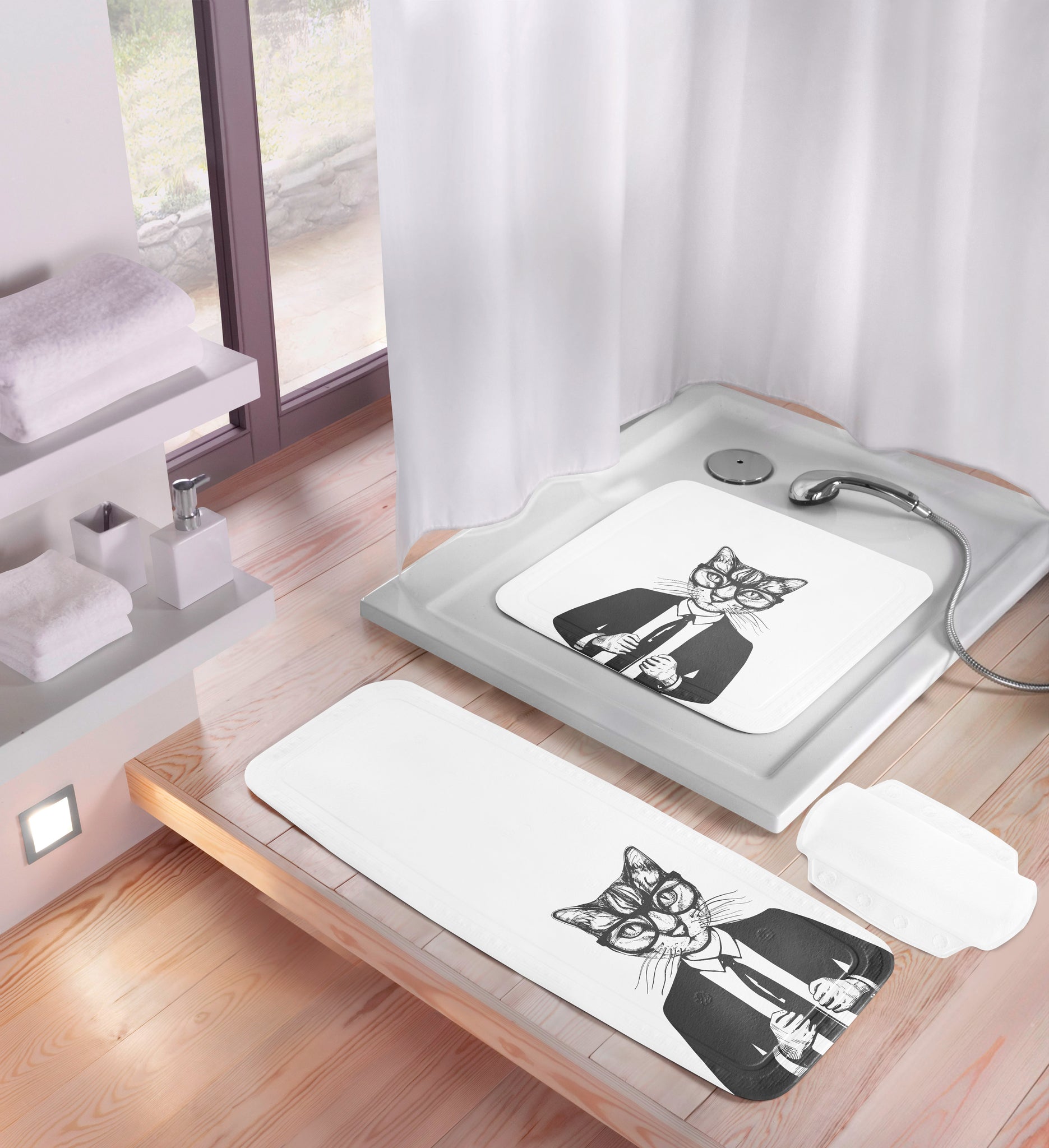Badezimmer mit weißer Duschmatte und Badteppich mit Katzenmotiv