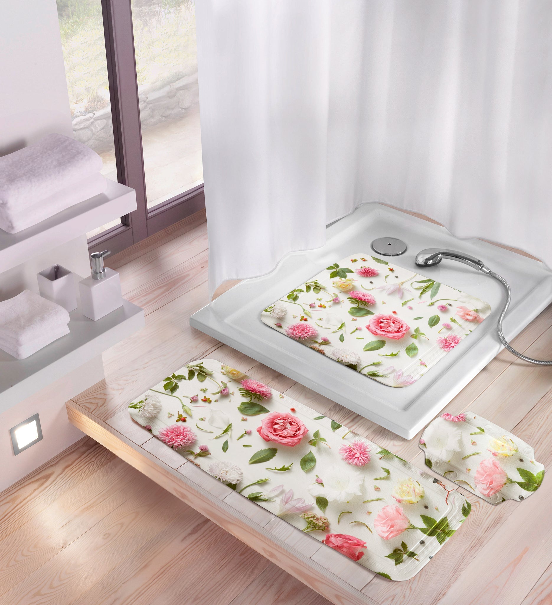 Wanneneinlage ROSALIE Multicolor liegt mit floralem Muster in einer modernen, hellen Dusche.