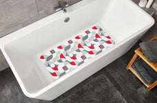 Weiße Badewanne mit rutschfester Badematte im rot-grauem Retrodesign