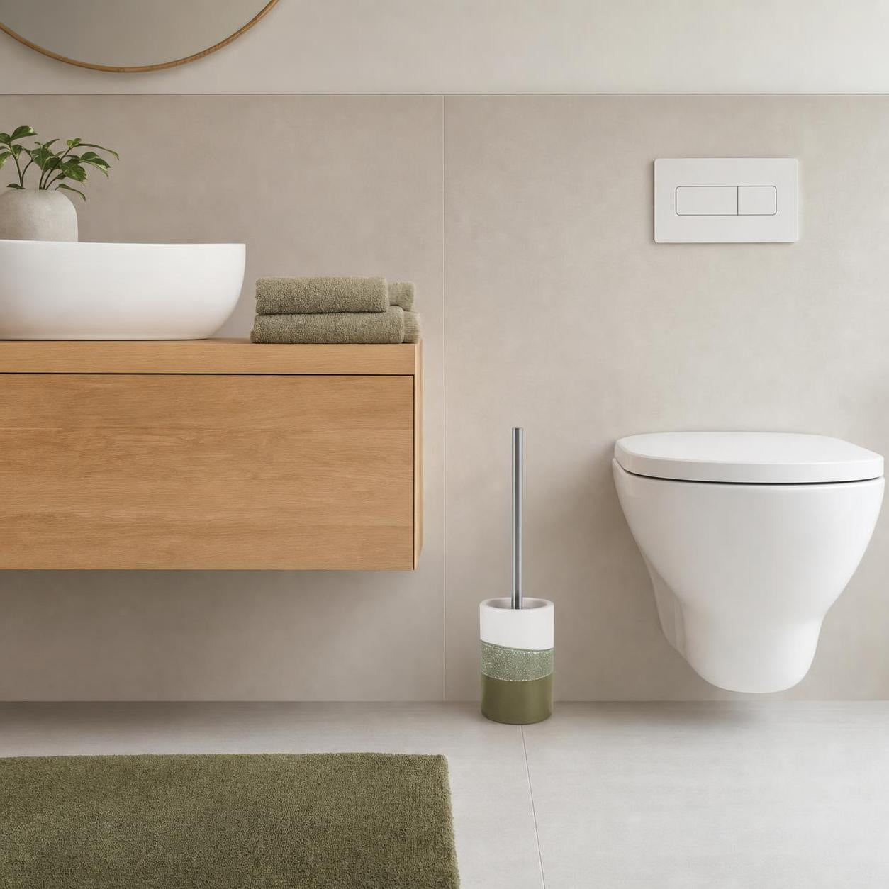 Eine grüne WC-Bürstengarnitur steht im modernen Bad neben der Toilette.