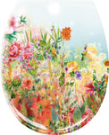 WC-Sitz mit buntem Blumenfeld und  hellem Himmel vor Weiß-