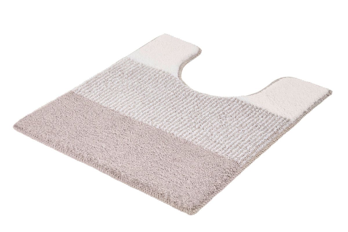Beiger Badteppich mit WC-Ausschnitt und zweifarbigem Flor.