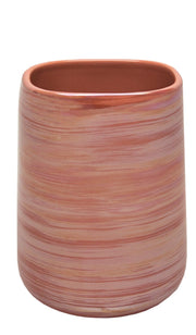 Zahnputzbecher ARGENTIC Siena aus rosafarbenem Keramikmaterial steht freigestellt vor weißem Hintergrund.