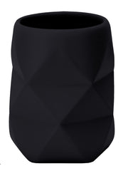 Der Zahnputzbecher CRACKLE Schwarz steht freigestellt und zeigt seine facettierte Oberfläche.