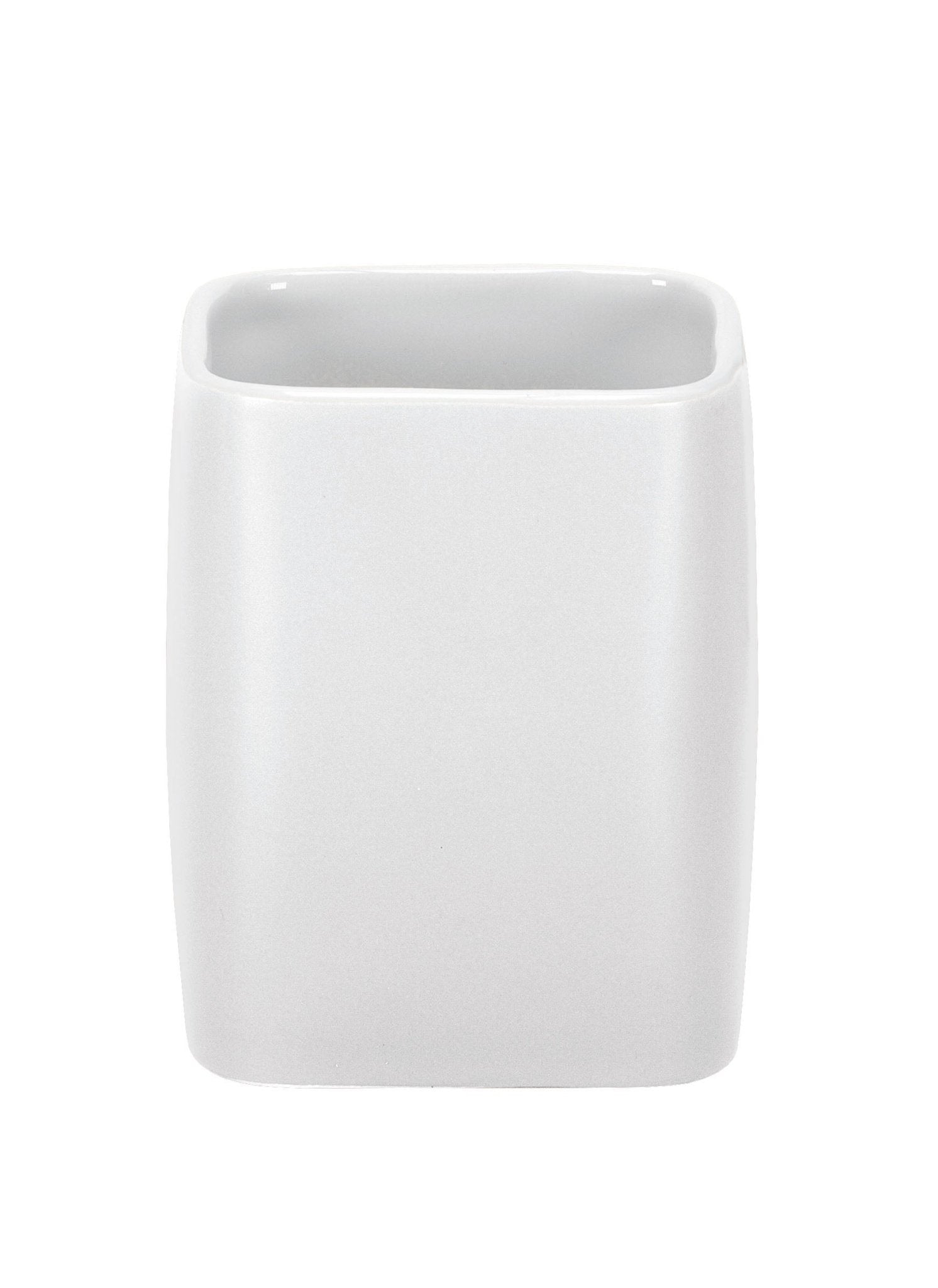 Der weiße Zahnputzbecher CUBIC steht freigestellt vor neutralem Hintergrund.