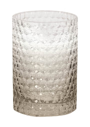 Zahnputzbecher MELUA Sandbeige aus strukturiertem Glas steht freigestellt auf weißem Hintergrund.