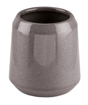 Zahnputzbecher MYSTIC Anthrazit steht als grauer Becher frei auf hellem Hintergrund.