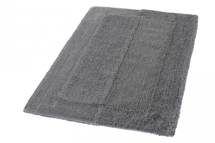 Grauer, rechteckiger Badezimmerteppich mit verschiedenen Texturen und einem modernen, schlichten Design. Ideal für jedes Badezimmer.