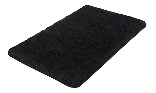 Schwarze, rechteckige Badematte mit weicher, flauschiger Oberfläche. Ideal für ein modernes Badezimmer.