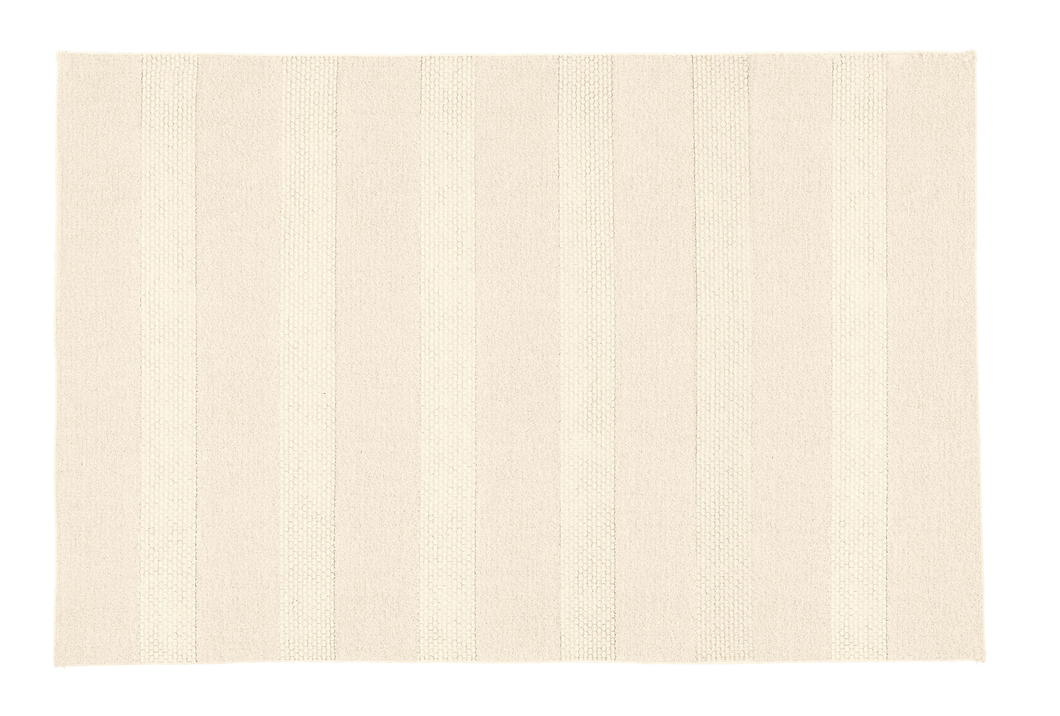 Beige Badematte mit dezentem Streifenmuster, weiche Textur, ideal für Badezimmer.