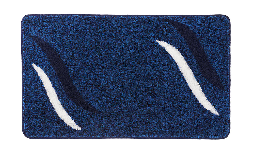 Blaue Badematte mit geschwungenen weißen und dunkelblauen Streifen, rechteckig, weiche Textur, modernes Design.