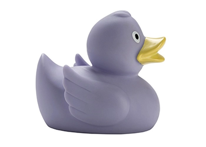 4004478303881 Lila Badeente mit gelbem Schnabel, ideal für Kinder und Erwachsene. Perfekt für entspannende Bäder und als niedliche Dekoration.