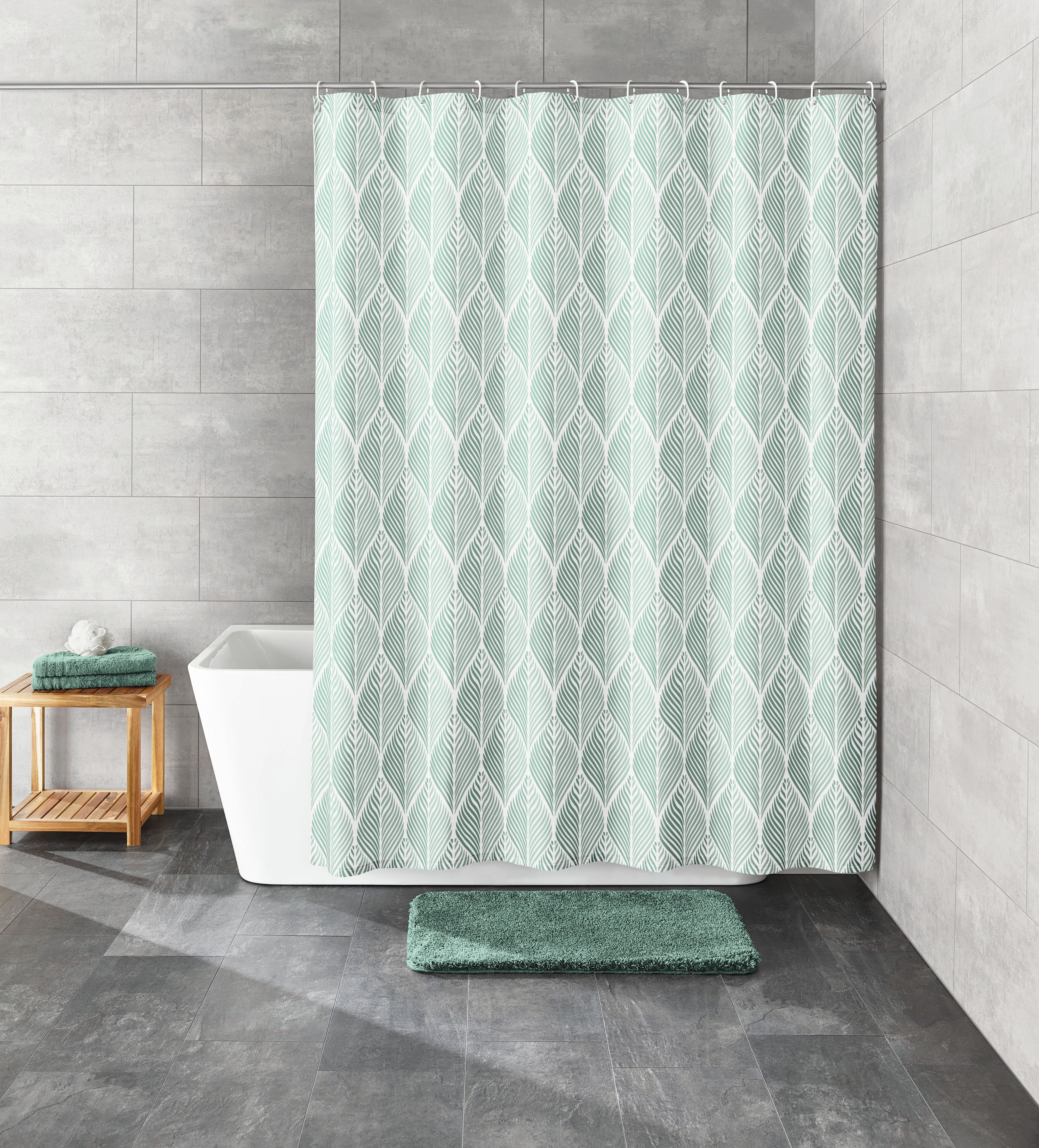 Duschvorhang mit modernem Blattmuster in Mintgrün und Weiß, perfekt für ein stilvolles Badezimmer.