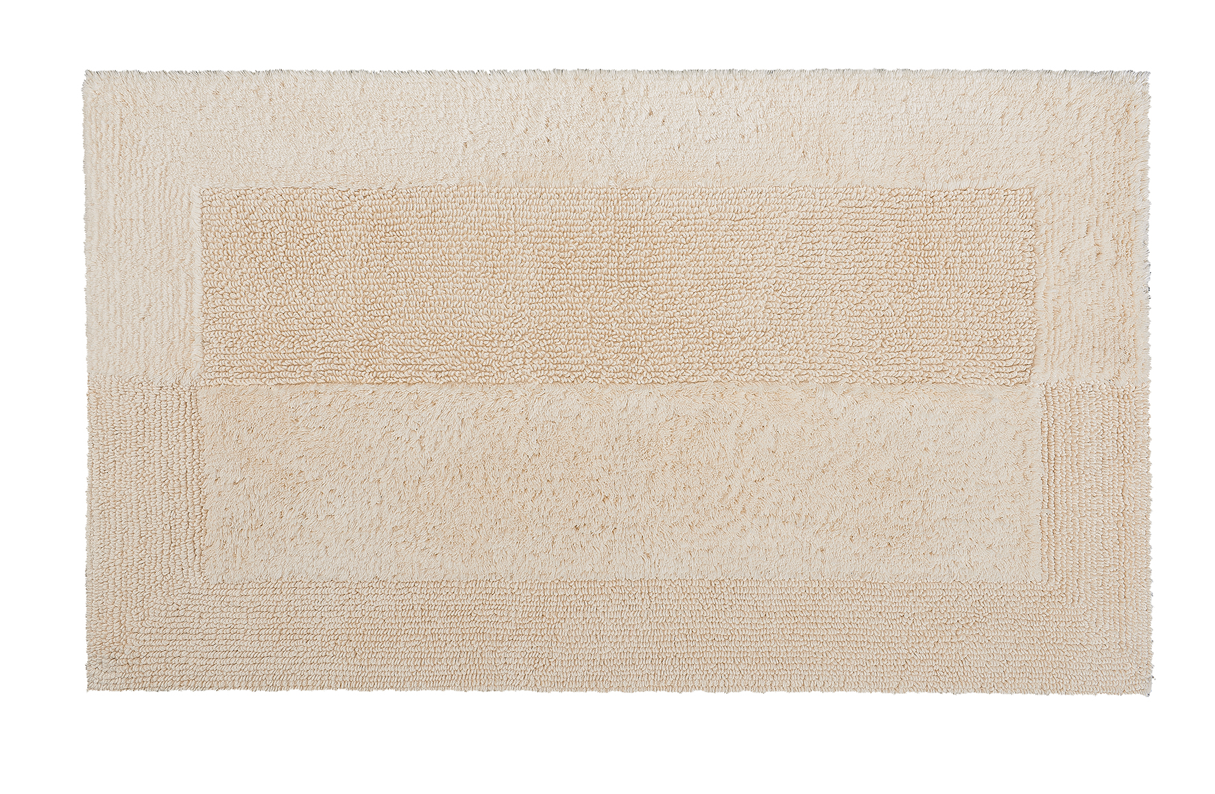 Weicher, rechteckiger Badteppich in Beige mit dezentem, geometrischem Muster für ein stilvolles Badezimmer.