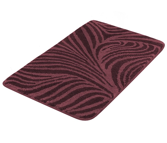 Moderner, rechteckiger Badteppich in Bordeaux mit stilisiertem Zebra-Muster. Weiche, rutschfeste Oberfläche für Komfort und Sicherheit.