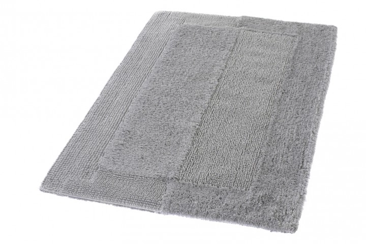 Grauer, rechteckiger Badezimmerteppich mit verschiedenen Texturen und einem modernen, schlichten Design. Ideal für jedes Badezimmer.