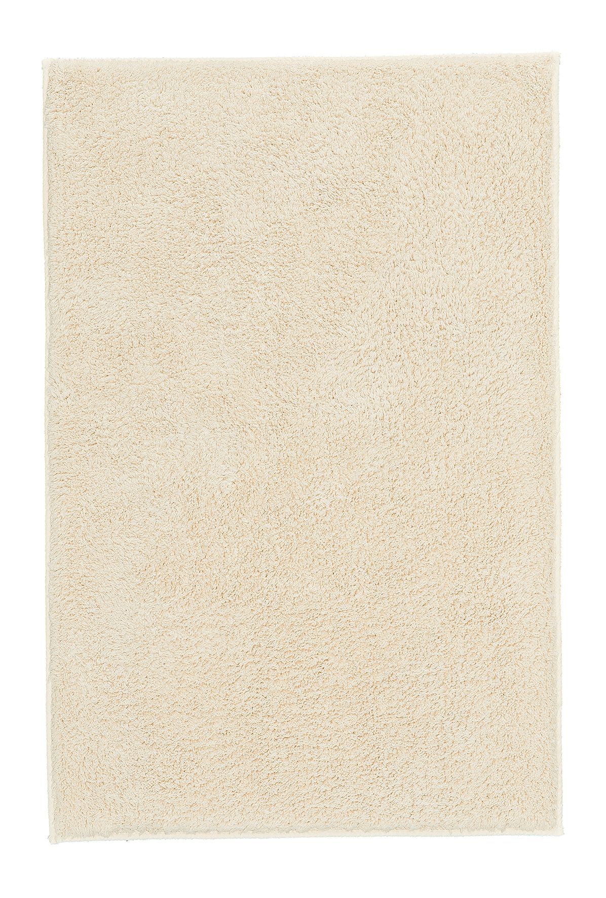 Weicher, cremefarbener Badteppich mit flauschiger Oberfläche, ideal für ein gemütliches Badezimmerambiente.