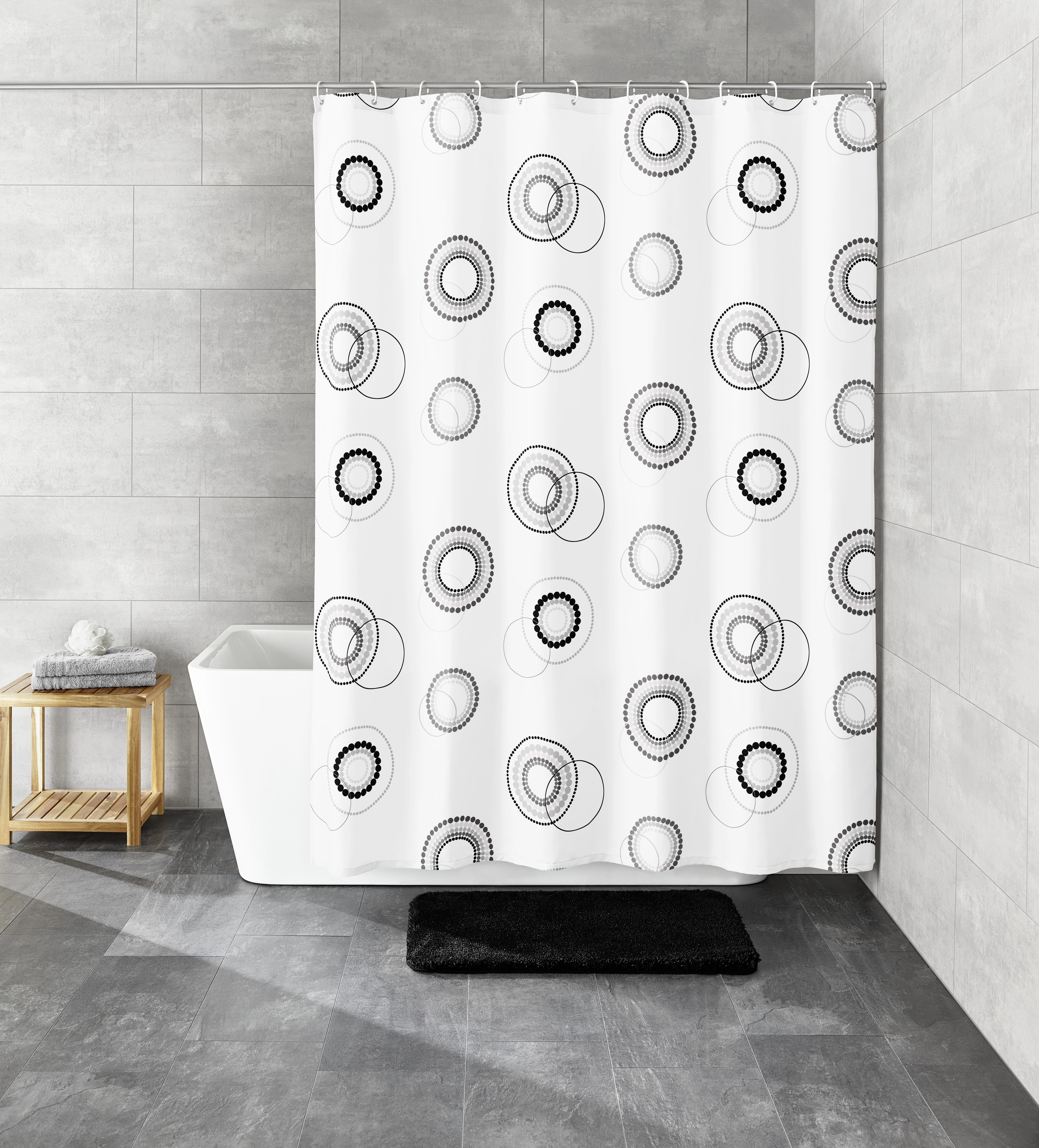 Duschvorhang mit modernem Kreisdesign in Schwarz-Weiß, ideal für stilvolle Badezimmer.