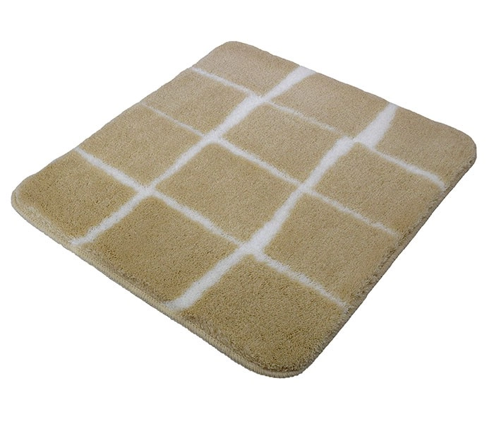 Beige Badematte mit weißen Karos, weiche Oberfläche, rechteckig, ideal für Badezimmer.
