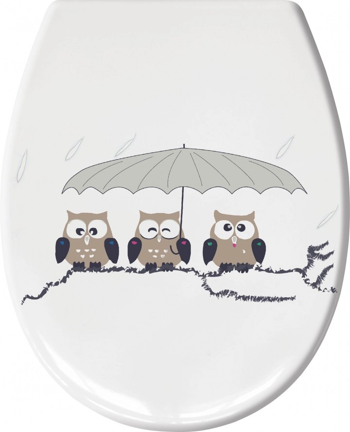 4004478257061 WC-Sitz mit Eulenmotiv, drei Eulen unter einem Regenschirm, weißer Hintergrund, niedliches Design für Kinderbäder.