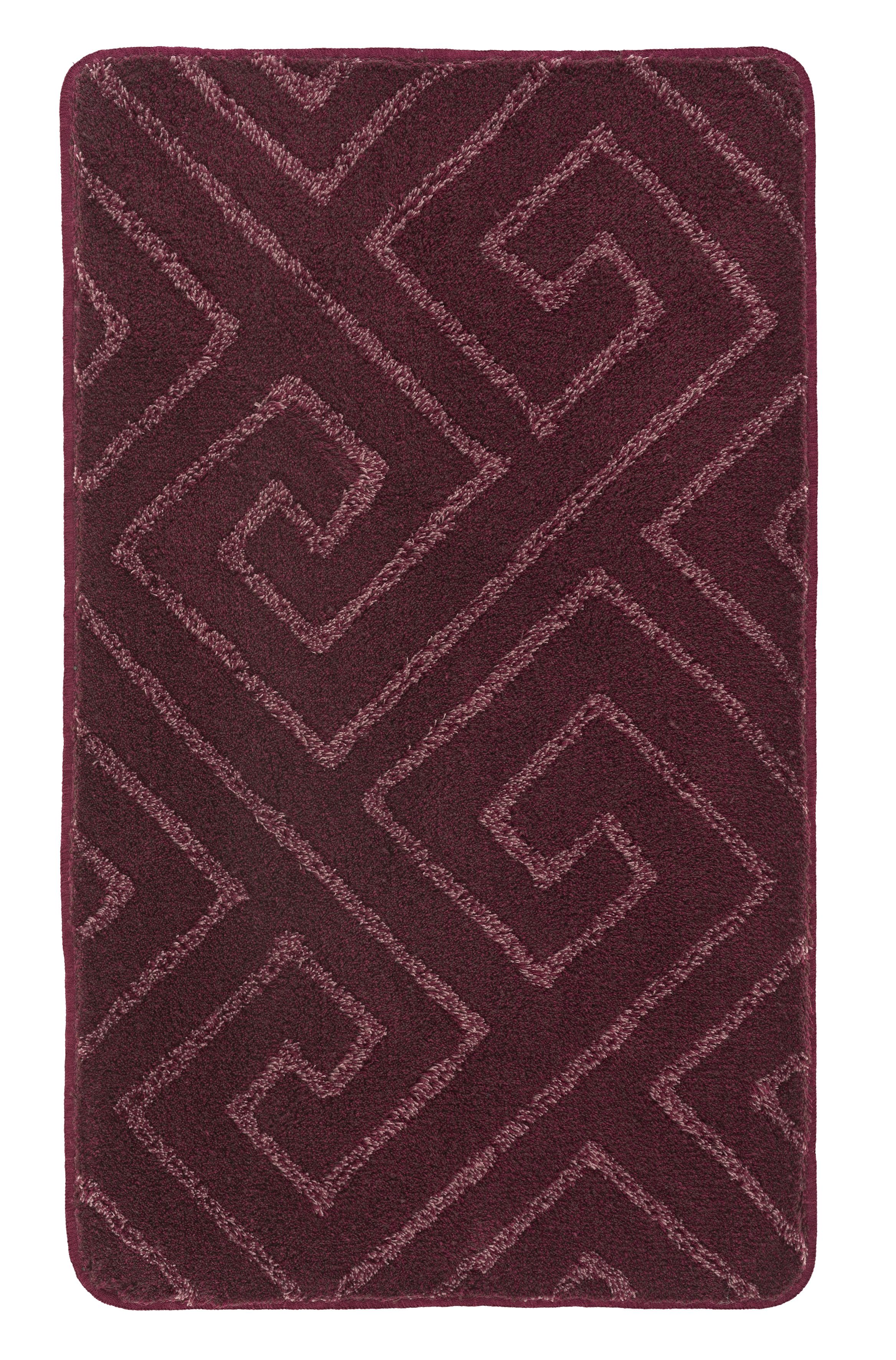 Eleganter, weinroter Badteppich mit geometrischem Muster, rutschfest und pflegeleicht, ideal für stilvolle Badezimmer.