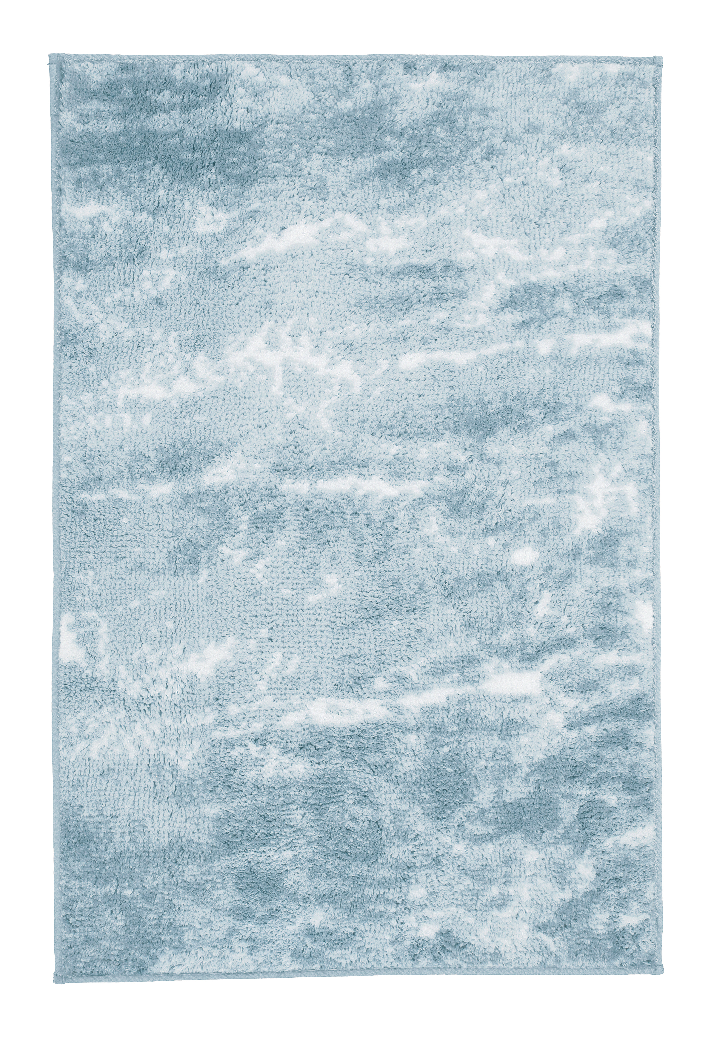 Weicher, hellblauer Badteppich mit marmoriertem Muster, ideal für ein stilvolles Badezimmer.