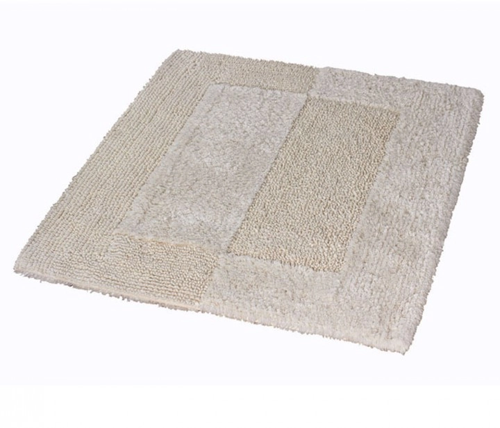 Quadratischer, cremefarbener Badteppich mit verschiedenen Texturen und einem modernen, geometrischen Design. Ideal für jedes Badezimmer.