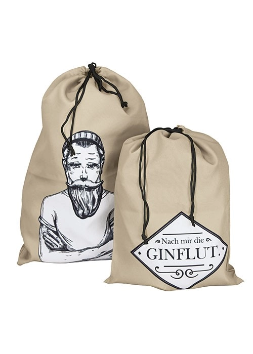 4004478328204 Zwei beige Stoffbeutel mit schwarzem Kordelzug. Einer zeigt einen bärtigen Mann, der andere den Schriftzug "Nach mir die Ginflut".