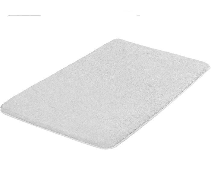 Weißer, rechteckiger Badezimmerteppich mit weicher, flauschiger Oberfläche. Ideal für ein modernes und sauberes Badezimmerdesign.