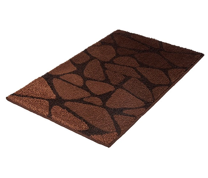 Brauner Teppich mit unregelmäßigem, steinähnlichem Muster. Ideal für Wohn- und Schlafzimmer. Weiches Material für hohen Komfort.