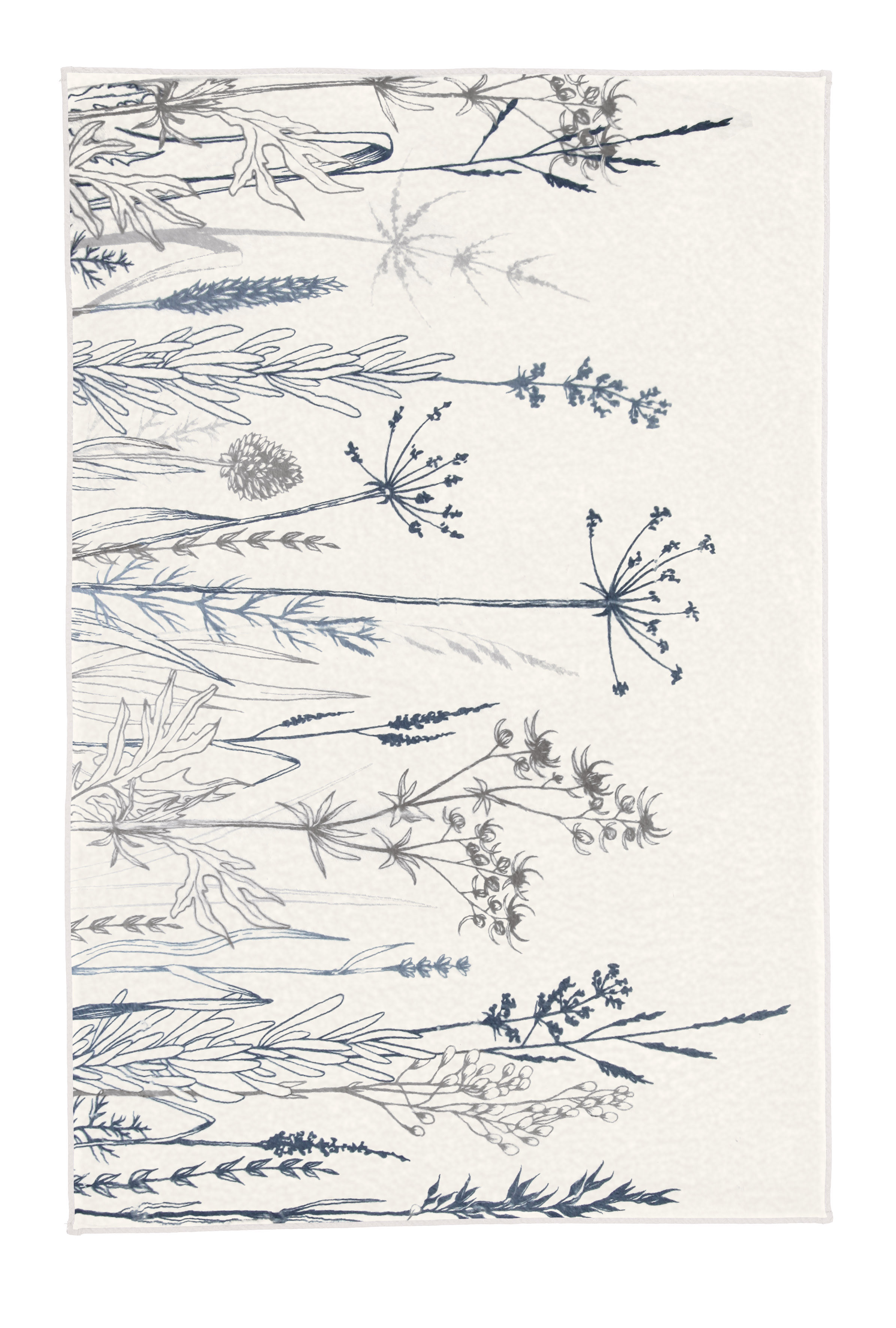 Badezimmerteppich mit zartem, floralen Muster in Blau- und Grautönen auf weißem Hintergrund.