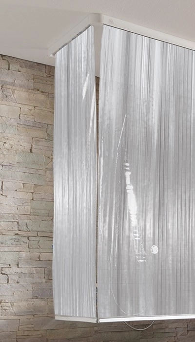 4004478223523 Transparenter Duschvorhang mit dezentem Streifenmuster, ideal für moderne Badezimmer. Hochwertiges Material, leicht zu reinigen.